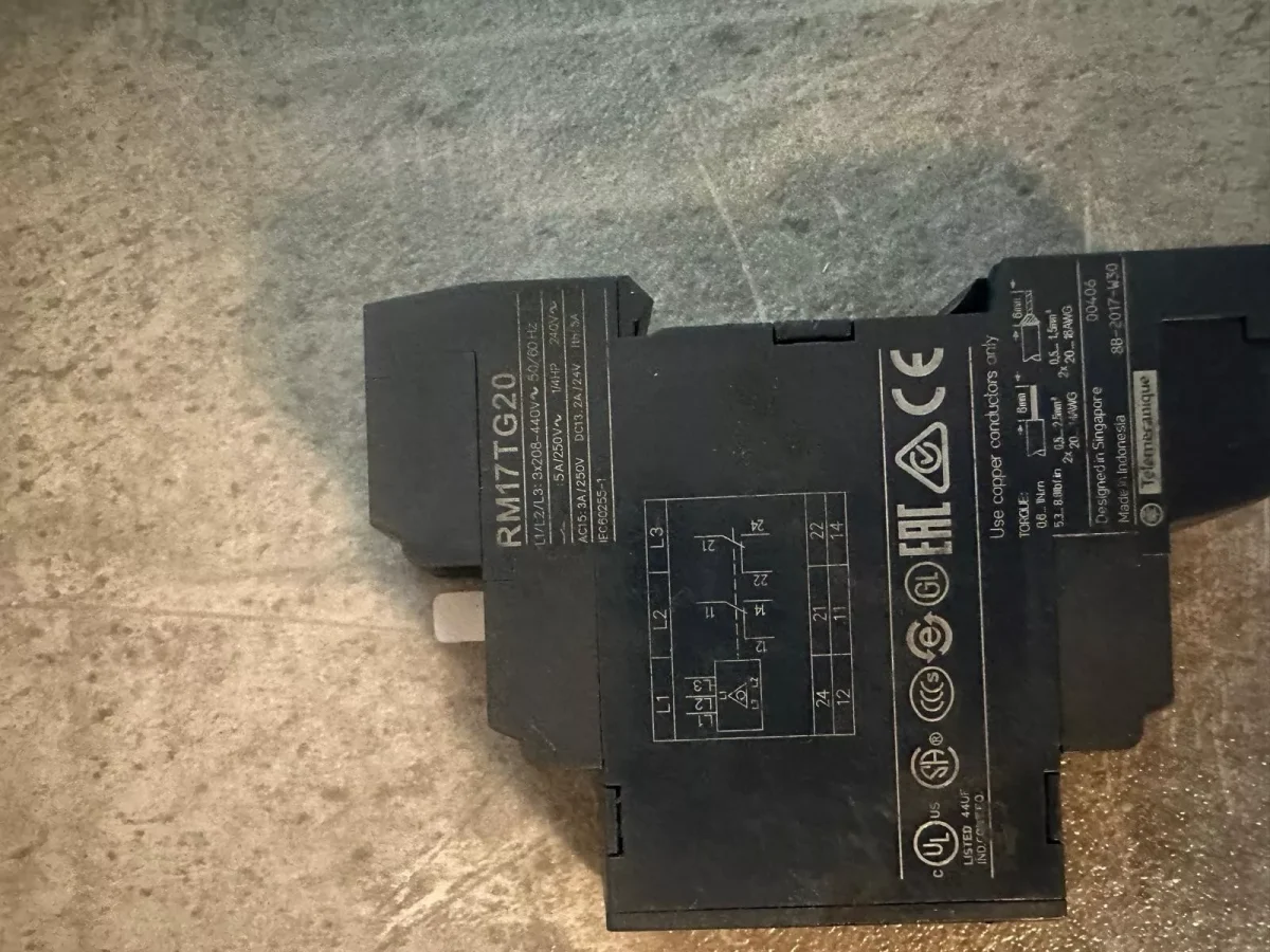 Schneider Electric RM17TG20 R 5A 250V L 440V~50 60Hz 2